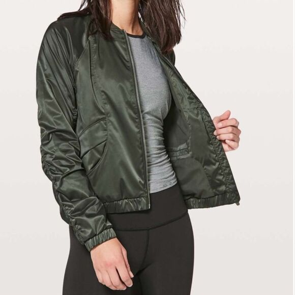 Lululemon Above The Clouds Jacket Full Zip Womens Waterproof Bomber Size 6 - Picture 1 of 16